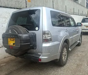 Mitsubishi Pajero Exeed 2009 Silver