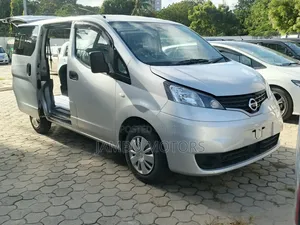 Nissan NV200 2022 Nyeupe
