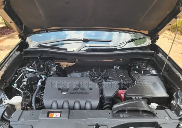 Mitsubishi Outlander SE 2015 Nyeusi - 1