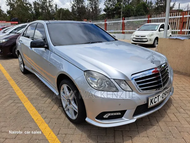 Mercedes-Benz E250 2012 Nyeusi - 1