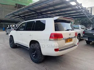 2007 Toyota Land Cruiser 4.7L White