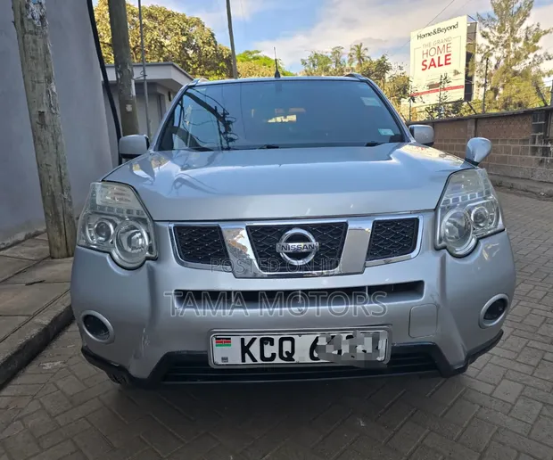 Nissan X-Trail NT31 2010 Silver - 1
