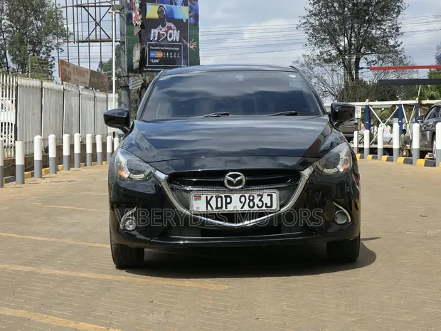 Mazda Demio 2017 Burgundy - 1