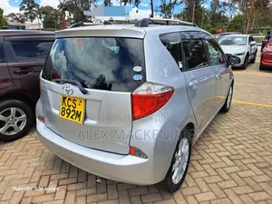 Toyota Ractis 2013 Nyeupe