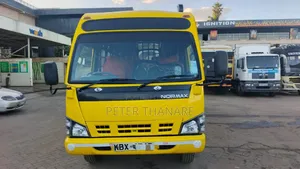 Isuzu Std 4240 2014 Bus - Yellow