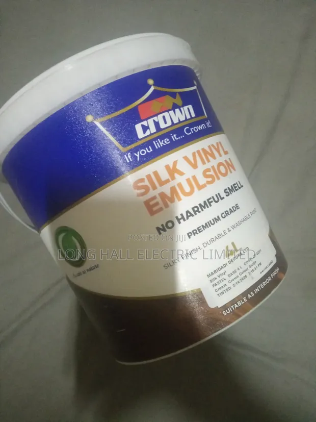 Crown Paints Silk Vinyl Emulsion Paint - 1