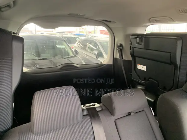 Toyota Voxy V 2WD 7-Seater 2019 Silver - 1