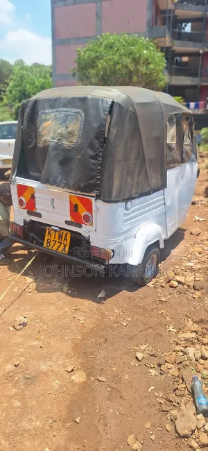 Piaggio Scooter 2014 Nyeupe