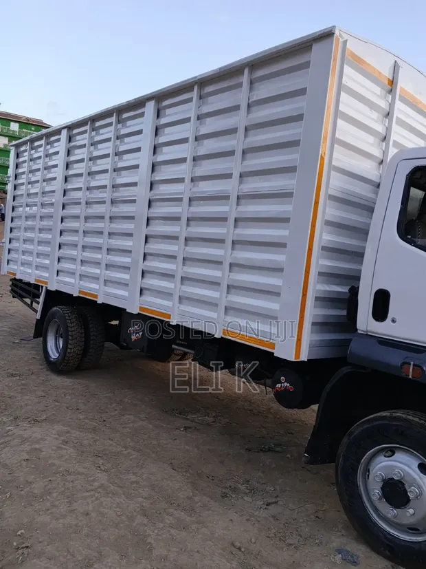 Mitsubishi FH Lori la Chakula - 2011 - 1