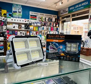 Mwanga wa Solar wa 100W wa Dharura unaoweza Kuchajiwa na Betri Zinazoweza Kubadilishwa