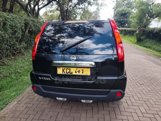 Nissan X-Trail 2010 Nyeusi - 1