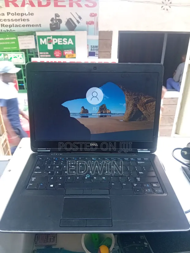 Dell Latitude 12 7250 Laptop - 8GB RAM, 128GB SSD - 1