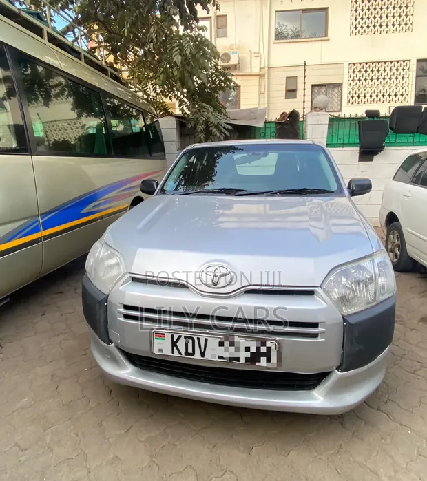 Toyota Probox 1.5 DX Comfort 2WD 2018 Silver - 1