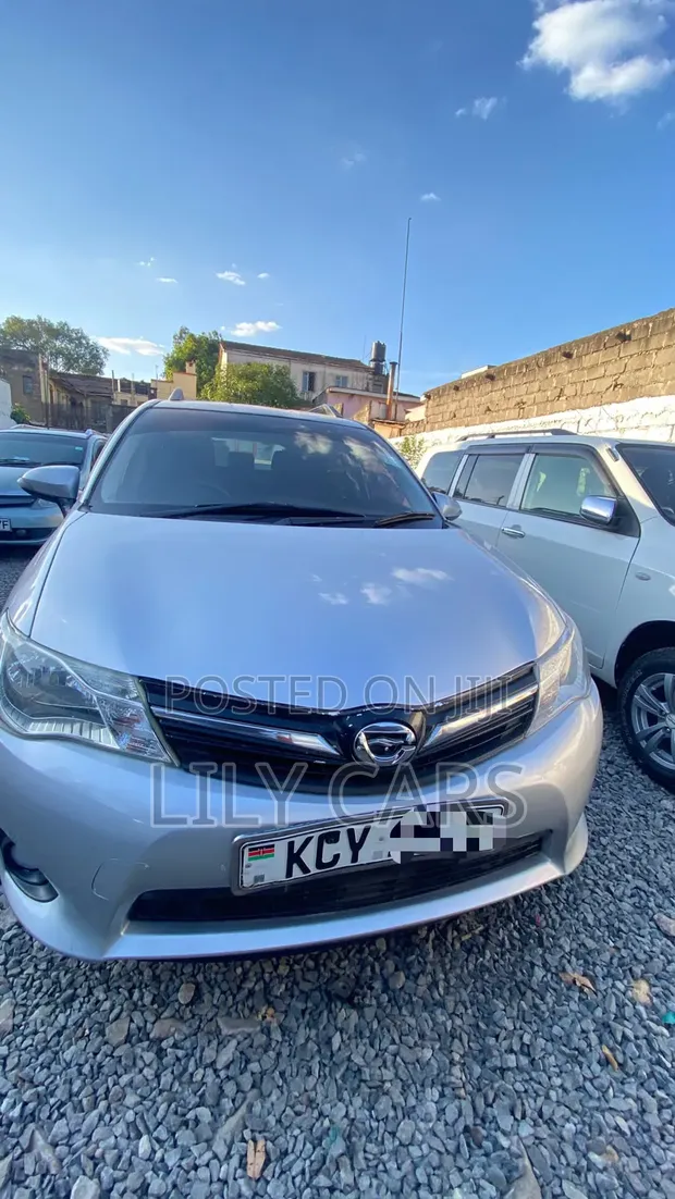 Toyota Corolla Fielder 2013 Silver - 1