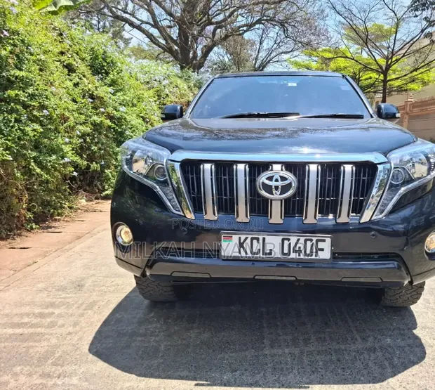 Toyota Land Cruiser Prado 2011 Black - 1
