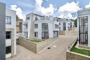 Townhouse ya Vyumba 5 na DSQ Inauzwa Lavington