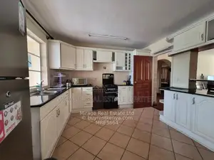 Ghorofa ya Penthouse Duplex yenye Vyumba 3 vya Kulala, Imejengwa Samani, Inapangishwa Kilimani