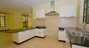 Ghorofa ya Vyumba 2 vya Kulala, Zote ni En-suite, Inapangishwa Brookside, Westlands