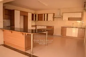 Chumba kikubwa cha kulala 3 + DSQ Kupangishwa Kileleshwa - KES 160,000