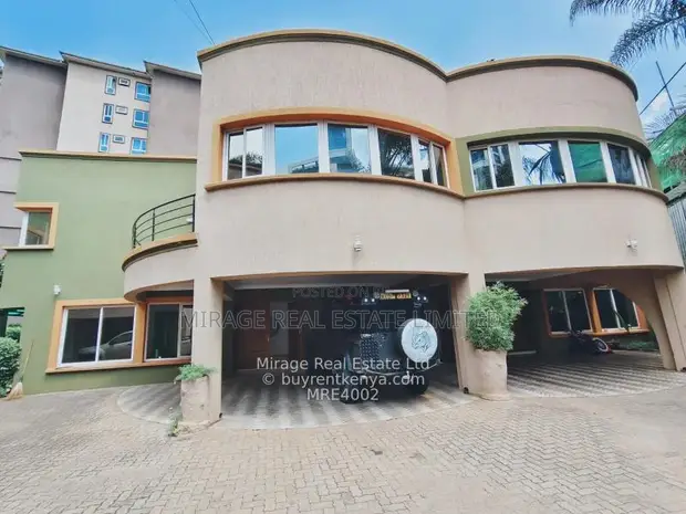 4-Bedroom All En-Suite Villa + DSQ to Let in Riverside - 1