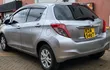 Toyota Vitz 2013 Nyeupe - 2