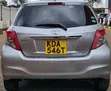 Toyota Vitz 2013 Nyeupe - 5