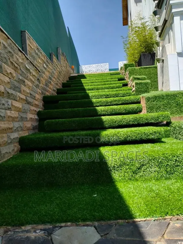 Artificial Turf Grass - Low Maintenance, All-Year Green - 1