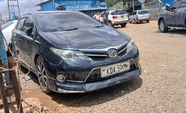 Toyota Auris 2013 Nyeusi - 1