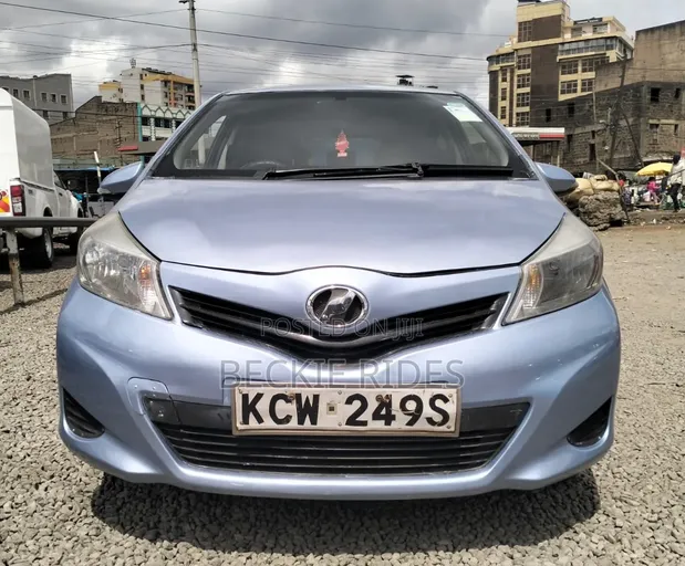 Toyota Vitz 2013 Bluu - 1