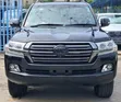 Toyota Land Cruiser 4.6 V8 ZX 2020 Nyeusi - 2