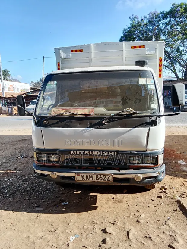 Mitsubishi Canter Mini Truck - 1