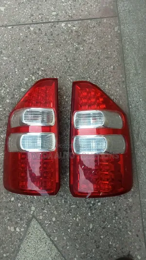 Toyota Noah ZRR70/ZRR75 Taillight (Used)