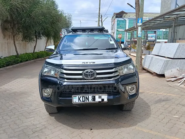 Toyota Hilux Double Cab 2017 Nyeusi - 1