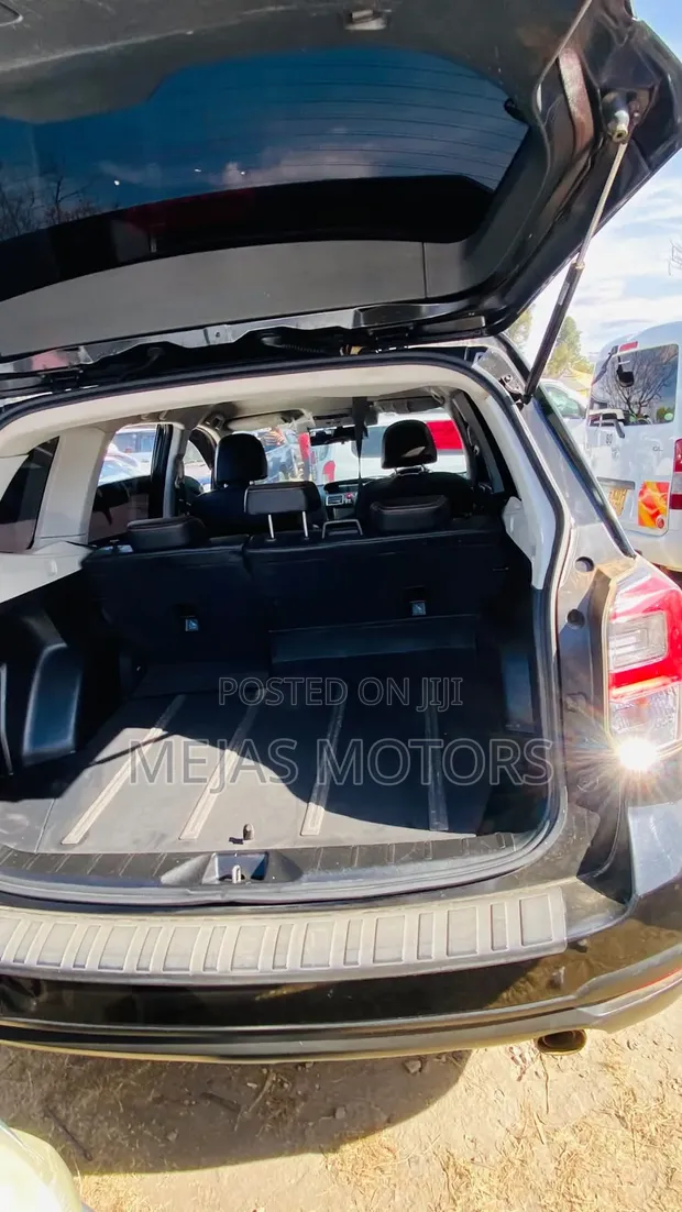 Subaru Forester 2016 Nyeusi - 1