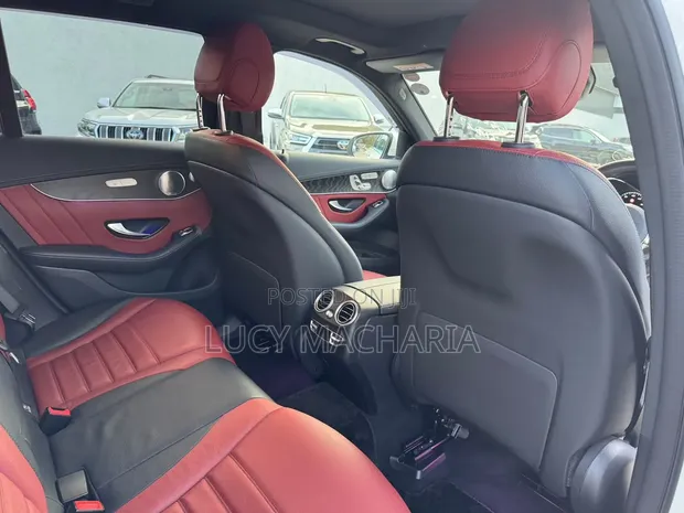 Mercedes-Benz GLC 300 4Matic Sedan 2019 - 1