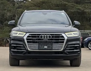 Audi Q5 2.0T Premium AWD quattro 2019 Nyeusi
