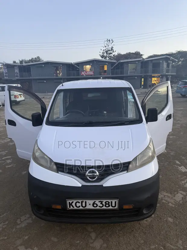 Nissan NV200 Commercial Van 2013 - 1