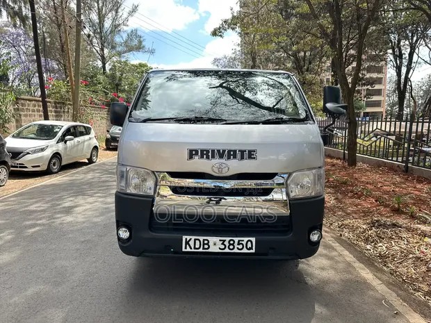 Toyota HiAce 2014 Silver - 1
