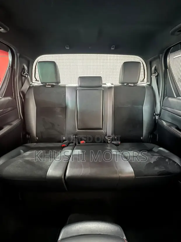 Toyota Hilux GR Sport 2022 Nyeusi - 1