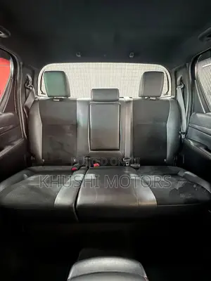 Toyota Hilux GR Sport 2022 Nyeusi