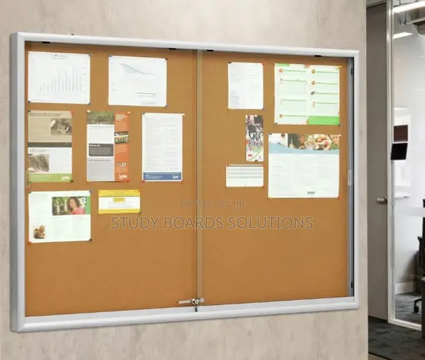 4ft x 3ft Lockable Glass Notice Board - 1
