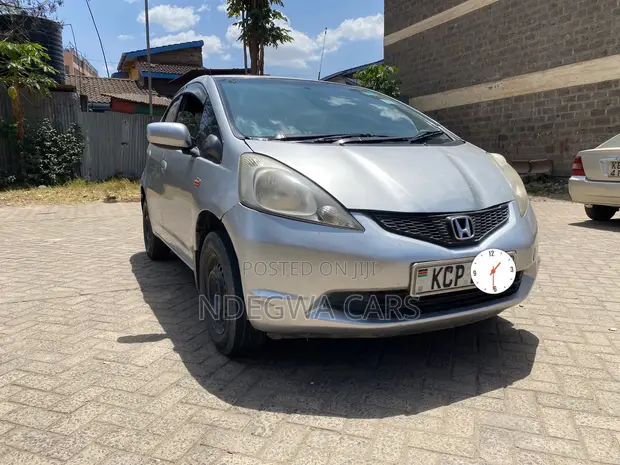 Honda Fit Automatic 2011 Silver - 1
