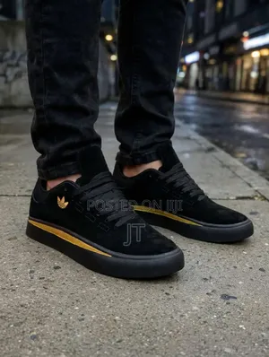 Adidas Saloba Nyeusi/Dhahabu Sneakers