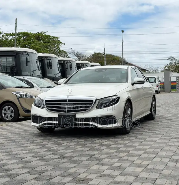 Mercedes-Benz E220 2017 White - 1