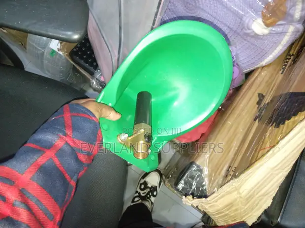 Goat Drinking Bowl - Plastic - 1