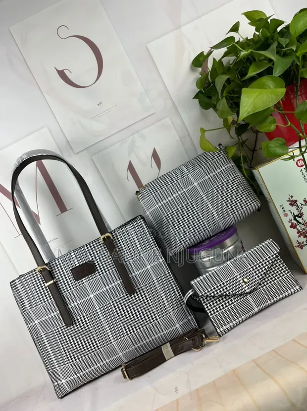 Lady's Checked Handbag - Extra Large - 1