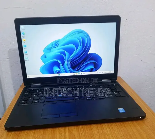 Dell Latitude 5550 Laptop - Core i7, 8GB RAM, 256GB SSD - 1