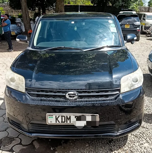 Toyota Corolla Rumion 2015 Nyeusi - 1