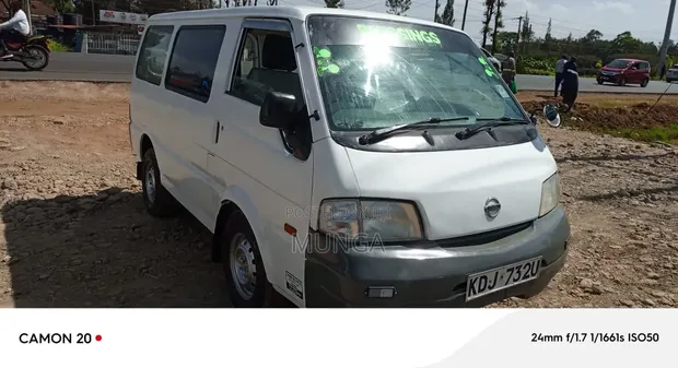 Nissan Vanette Van 2015 Nyeupe - 1