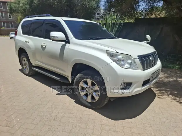Toyota Land Cruiser Prado 2012 Nyeupe - 1